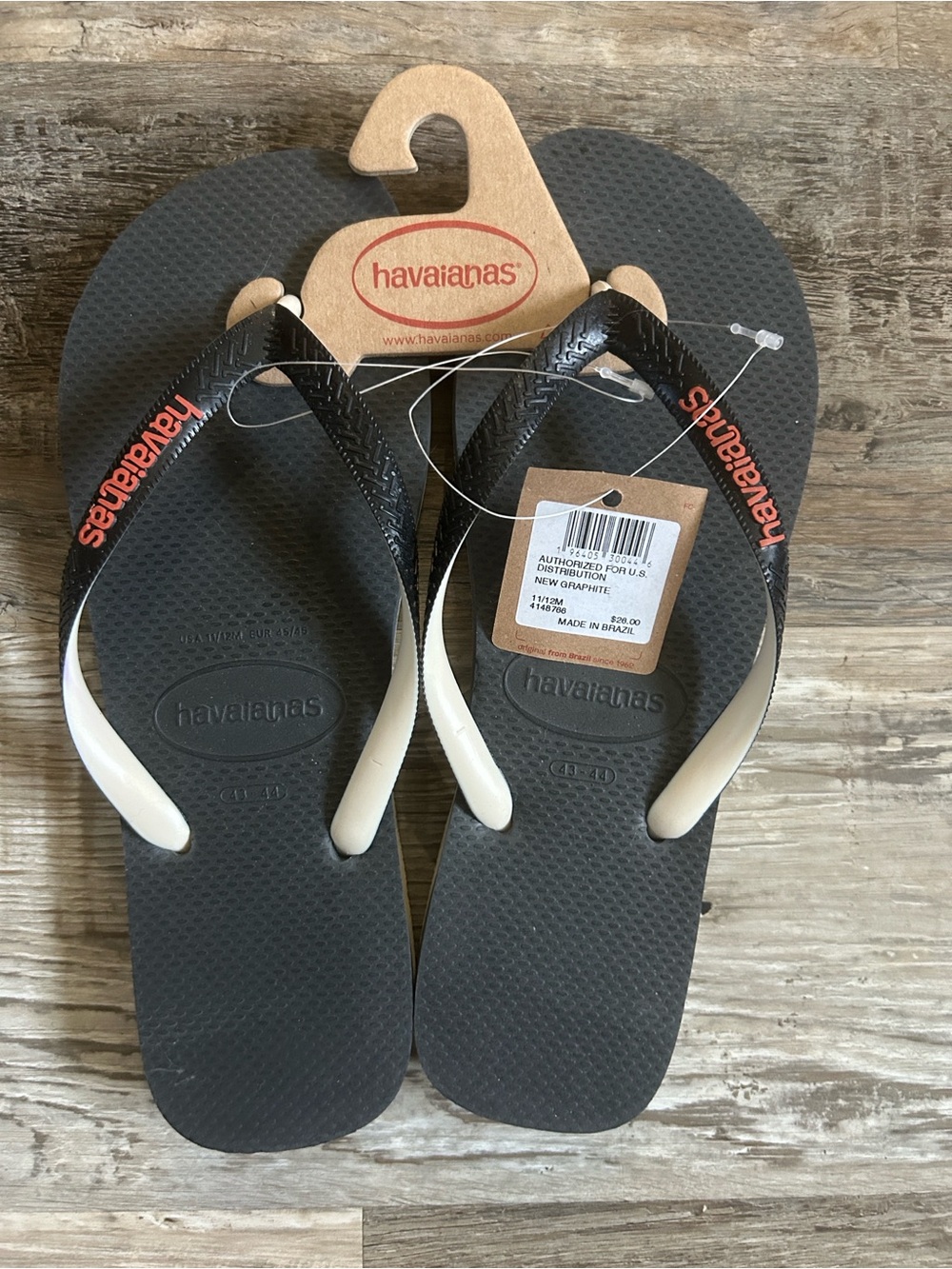 NWT Havaianas Men’s Graphite Flip Flops with Cream Straps and Red Logo 11/12